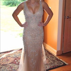 Henri’s prom dress